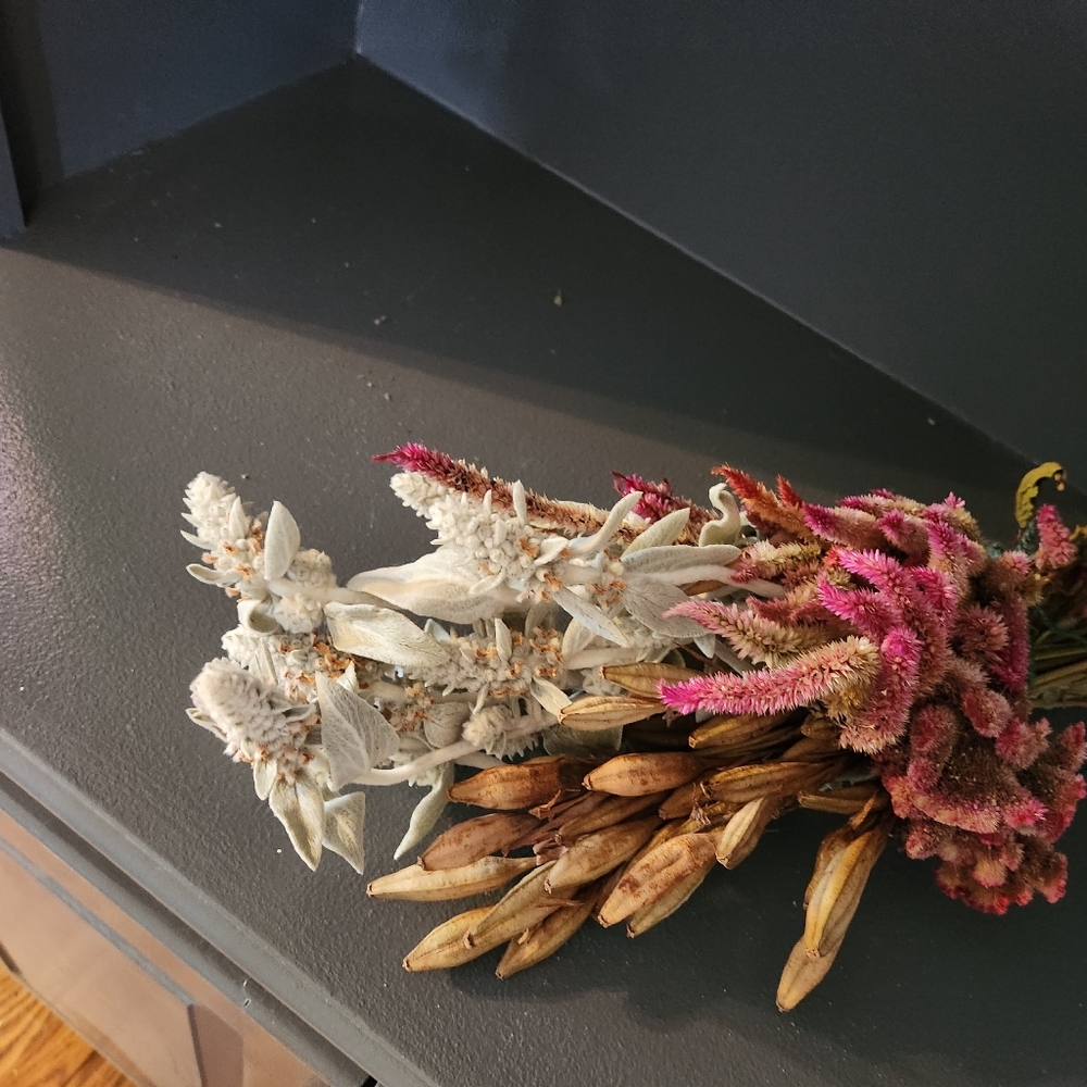 Real Dried Flower Bouquet - Picture 2 of 7